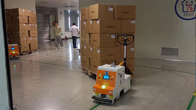 Automatisierter AGV führte Roboter, automatisierte geführte Tugger-Hoch-leitende Genauigkeit